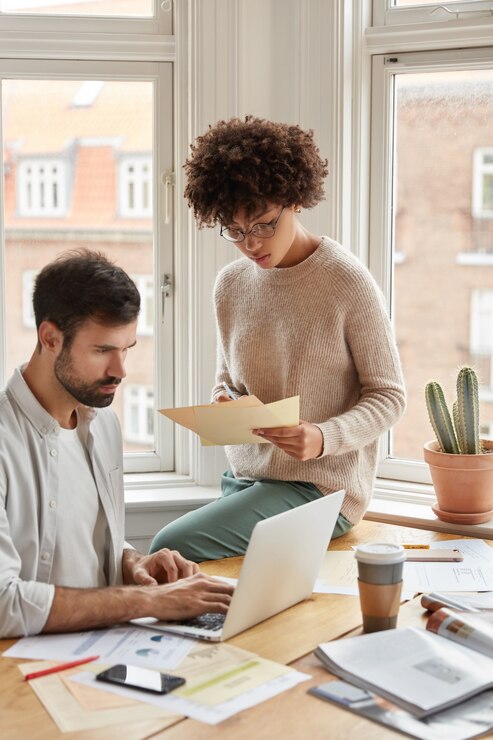 Étudiant international préparant ses démarches administratives